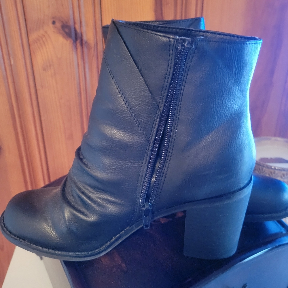 Boots - Picture 3 of 3